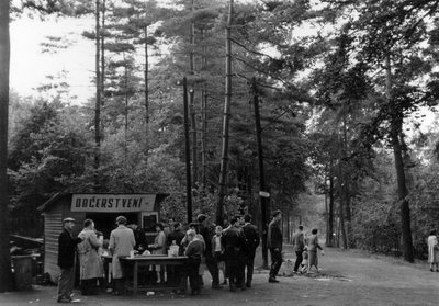 Křižovatka cest u výběhů pro medvědy (r. 1960)