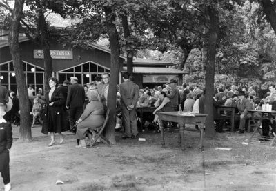 Původní dřevěná restaurace (r. 1960)