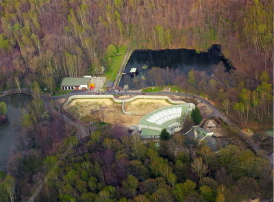 Letecký pohled na nový pavilon slonů (r. 2004)