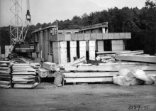 Výstavba pavilonu vodních ptáků (r. 1979).